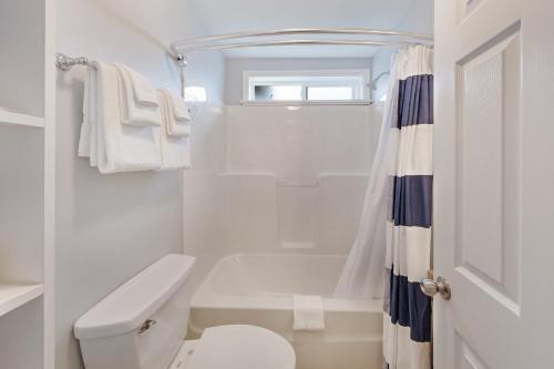 3 Bed 2 Bath Vacation Home In Newport