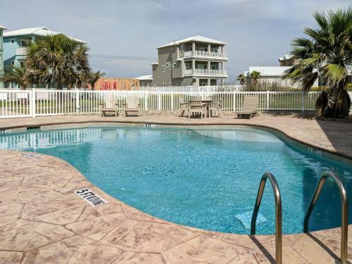 Gulf-view New-build With Pool & On-site Beach Access Home