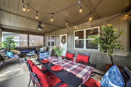 Cabin With Pool Access - Steps To Table Rock Lake!