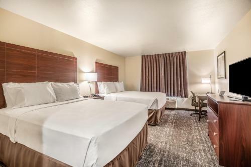 Cobblestone Hotel & Suites - Newport