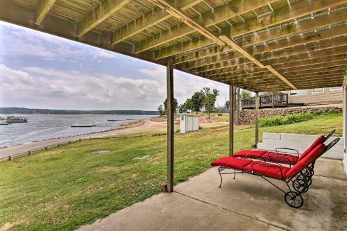 Updated Lakefront Cottage Walk To Boat Ramp!