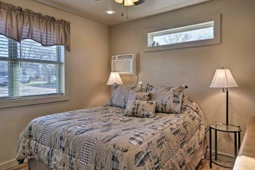 Charming Cabin With Patio - Walk To Table Rock!