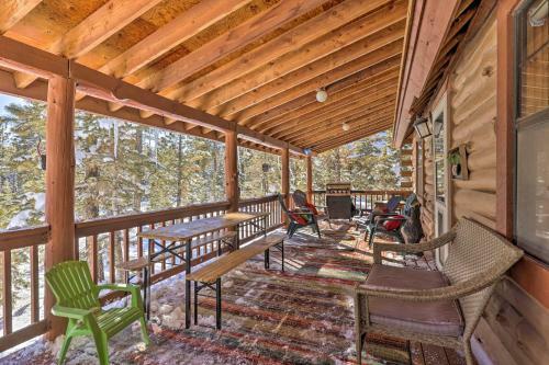 Rustic Duck Creek Village Cabin With Fire Pit!