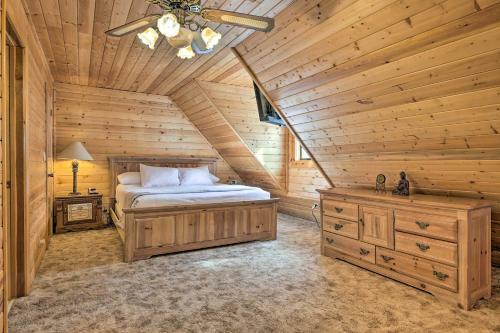 Rustic Duck Creek Village Cabin With Fire Pit!