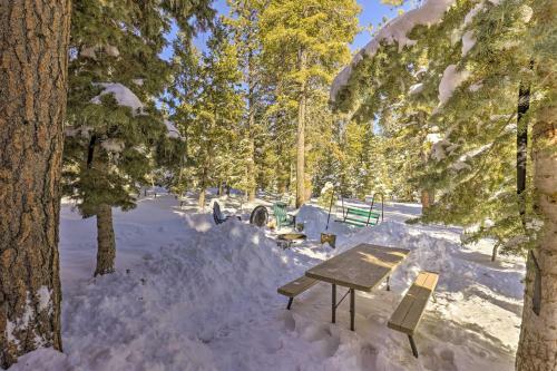Rustic Duck Creek Village Cabin With Fire Pit!