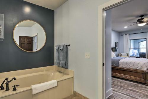 Apartamento Luxe Condo With Golf Course View And Lake Access!