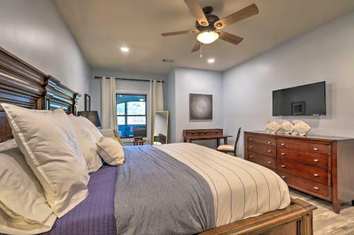 Apartamento Luxe Condo With Golf Course View And Lake Access!