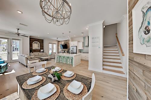 Luxe Corner-unit Townhome With Bikes & Beach Shuttle Townhouse