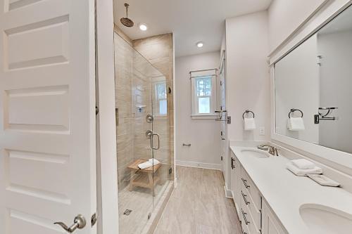 Luxe Corner-unit Townhome With Bikes & Beach Shuttle Townhouse