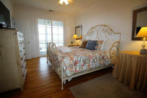 27 Quarterdeck - Three Bedroom House