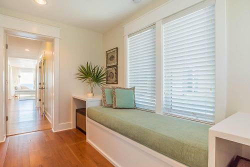 Pelican Paradise Unit B 179 Pelican Circle