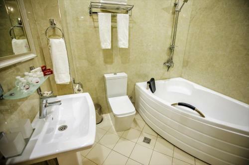 Leader Hotel
