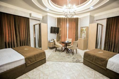 Leader Hotel