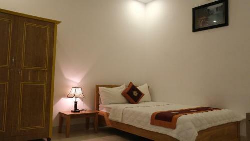 Hotel Kh�ch S?n Hi?p Th?nh