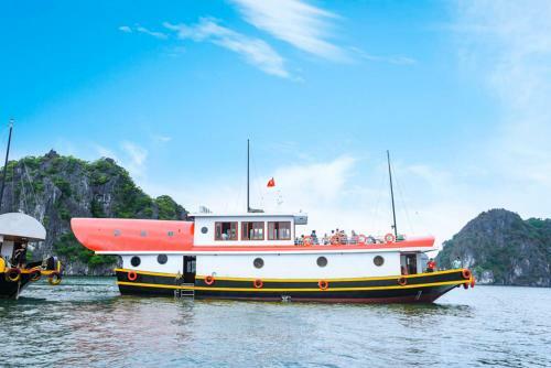 Cat Ba Gem Cruises