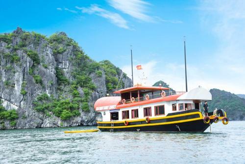 Cat Ba Gem Cruises