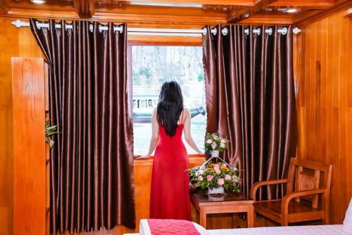 Cat Ba Gem Cruises