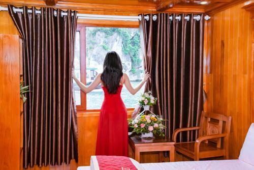 Cat Ba Gem Cruises