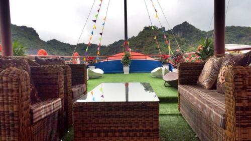 Cat Ba Gem Cruises