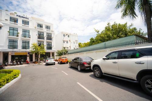 Hotel Luxhome - Vinhome Apartments