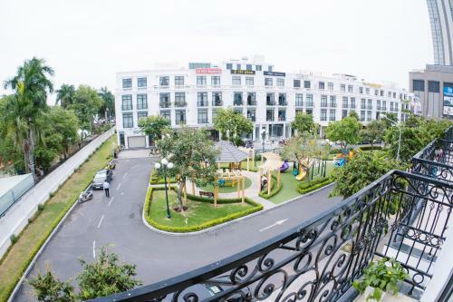 Hotel Luxhome - Vinhome Apartments