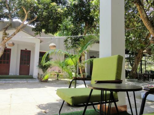 Eden House & Coffee Con Dao