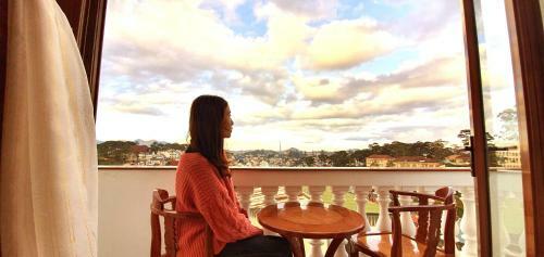 Dinh Loan Hotel