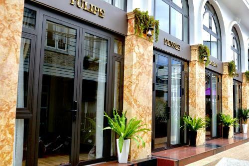 La Fleur Premium Central Apartment