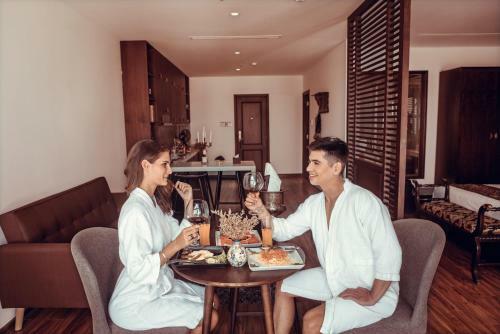 Dong Duong Hotel & Suites