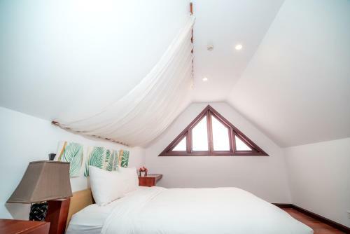 Emblemsea Furama Da Nang Beach Villa