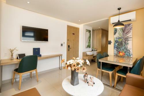 Bella Merry Hotel And Apartment