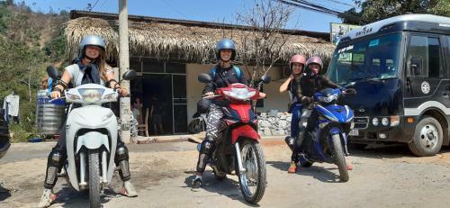 Hit The Road Ha Giang Hostel And Tours