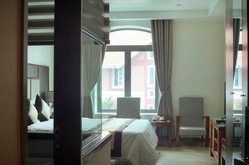Intro Central Hotel