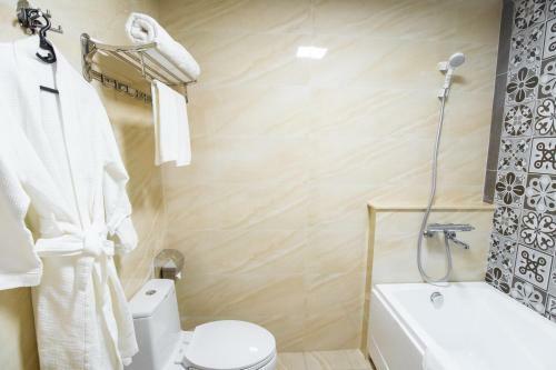 Queenie Hotel - Freyza Hotels