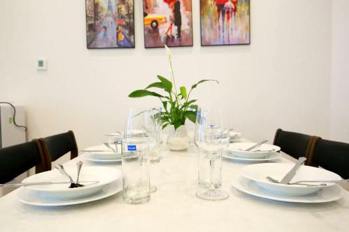 Bayhomes Metropolis Serviced Apartment