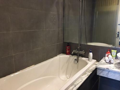 A25 Hotel - 66 Tr?n Th�i T�ng