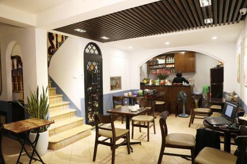 Bed & Breakfast Cafe Trinh Hostel