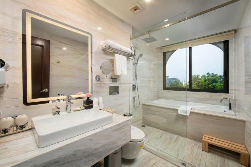 The Oriental Jade Hotel