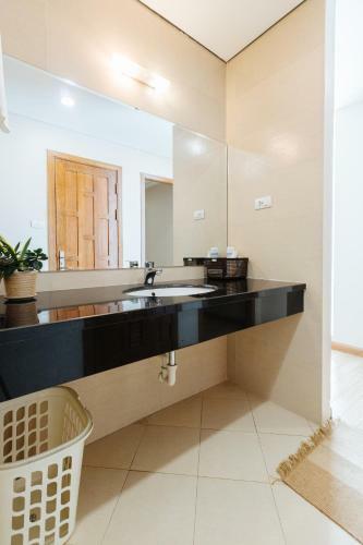 Hb Service Apartment