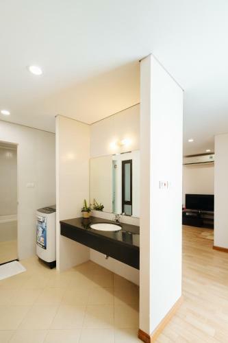 Hb Service Apartment