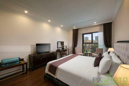 Adonis Hotel