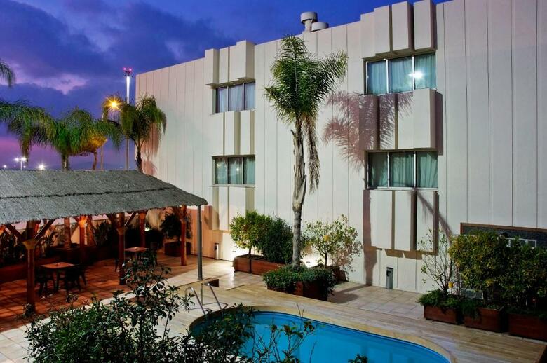 Hotel Port Valencia Azafata