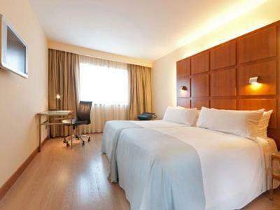 Hotel Port Valencia Azafata