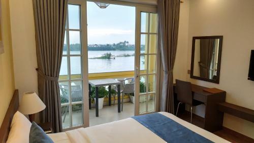 Triple Riverside Villa Hotel Hoian
