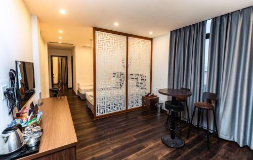 Paradise Hotel