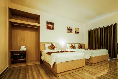 Happy Hotel