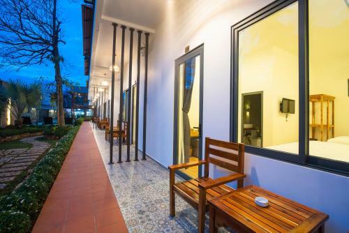 Hotel Aurora House