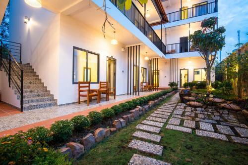 Hotel Aurora House