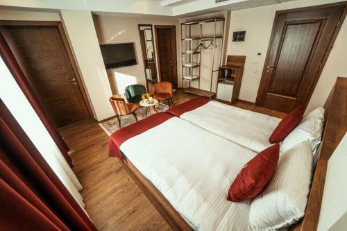 Monarch Boutique Hotel
