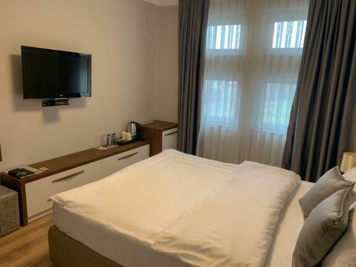 Ardit Dyla Hotels